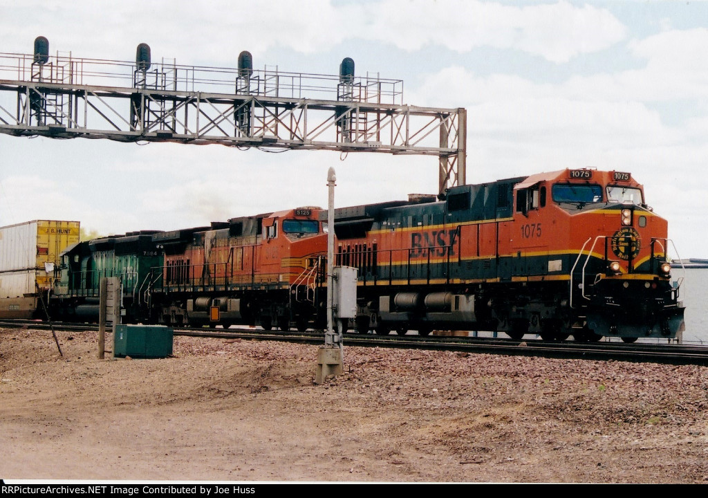 BNSF 1075 West